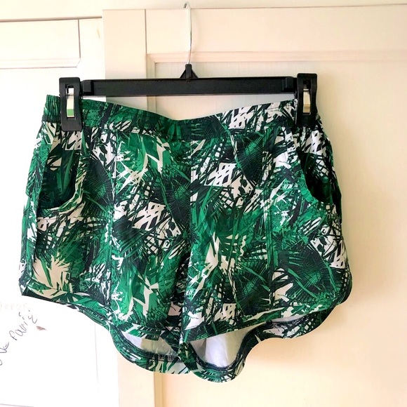 SALE☘️Athleta Tropical Print shorts - Picture 2 of 5